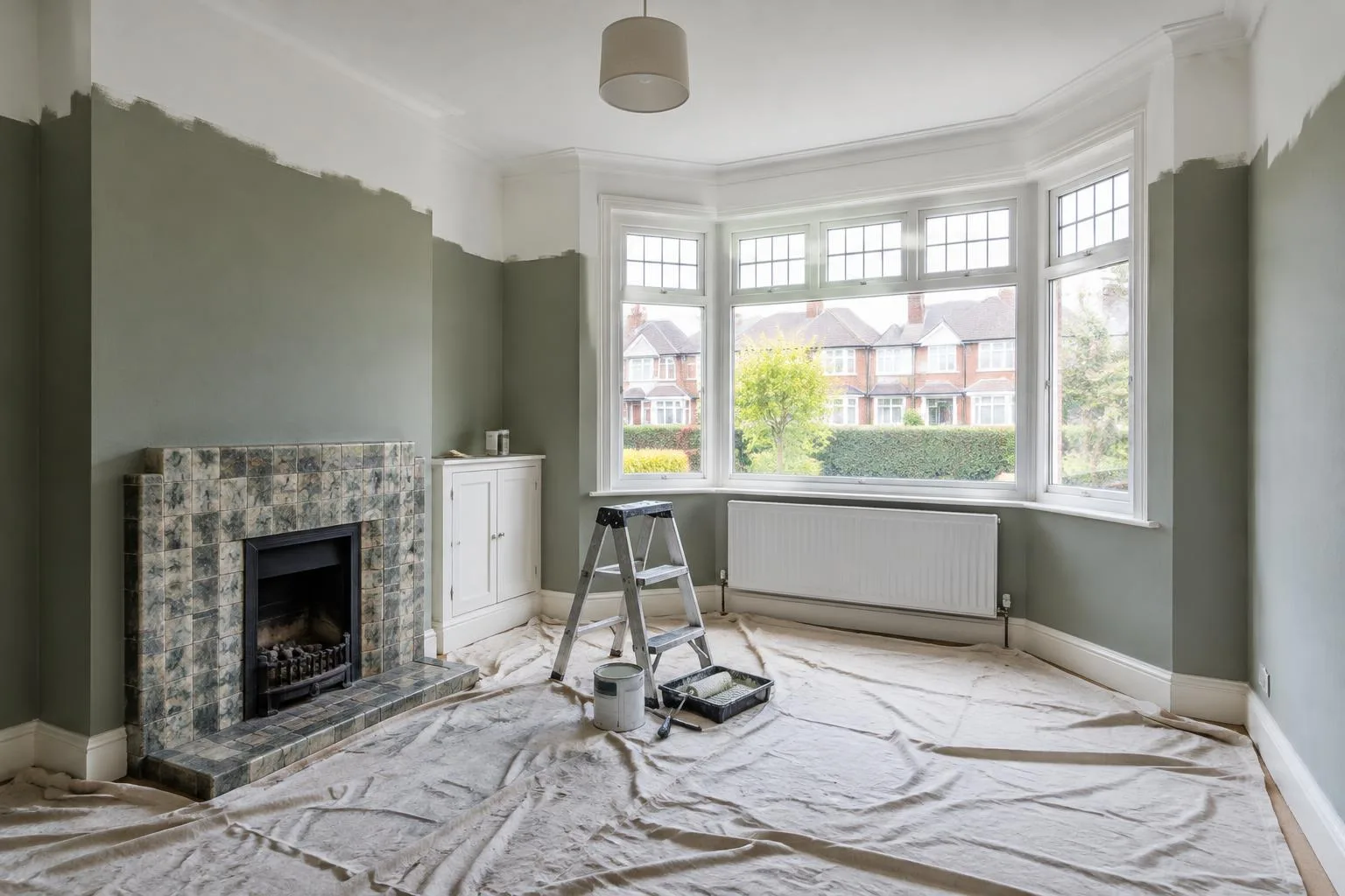 Bay-window sitting room with protected floor during repainting
